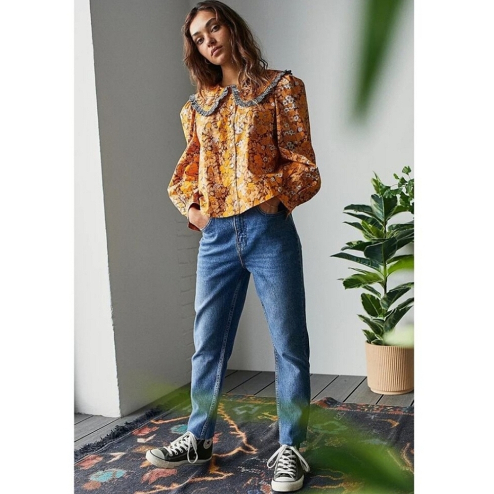 BDG Urban Outfitters Medium Wash High Waisted Raw Ankle Hem Edie Mom Jeans